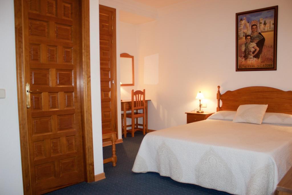 Hotel Mairena Mairena De Alcor Eksteriør billede